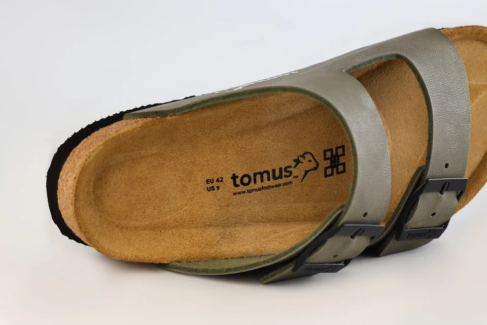 Close-up of the contoured Tomus footbed, cork edge and olive buckle straps